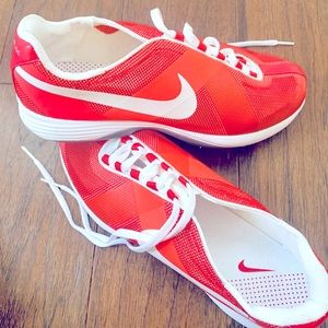 New pink golf shoes by NIKE